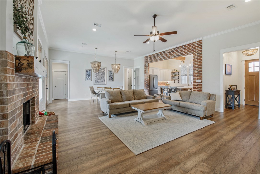 College Station, Texas, 77845, United States, 4 Bedrooms Bedrooms, ,3 BathroomsBathrooms,Residential,For Sale,1937242