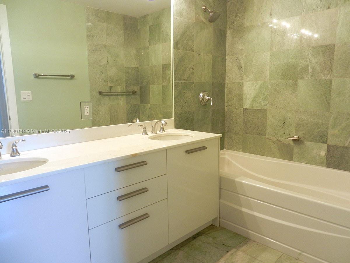 Miami, Florida, 33131, United States, 2 Bedrooms Bedrooms, ,3 BathroomsBathrooms,Residential,For Sale,1919526