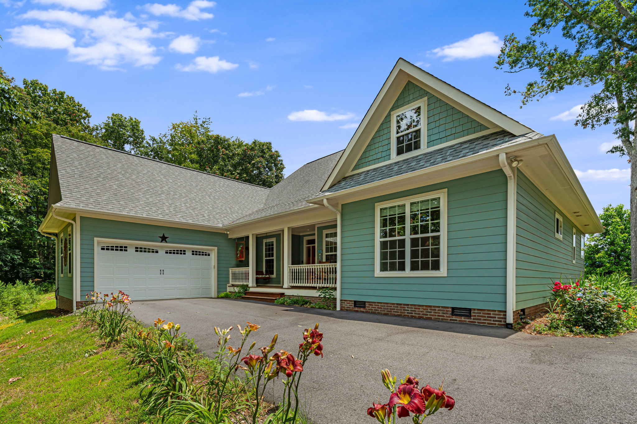 Mars Hill, North Carolina, 28754, United States, 3 Bedrooms Bedrooms, ,3 BathroomsBathrooms,Residential,For Sale,1923227
