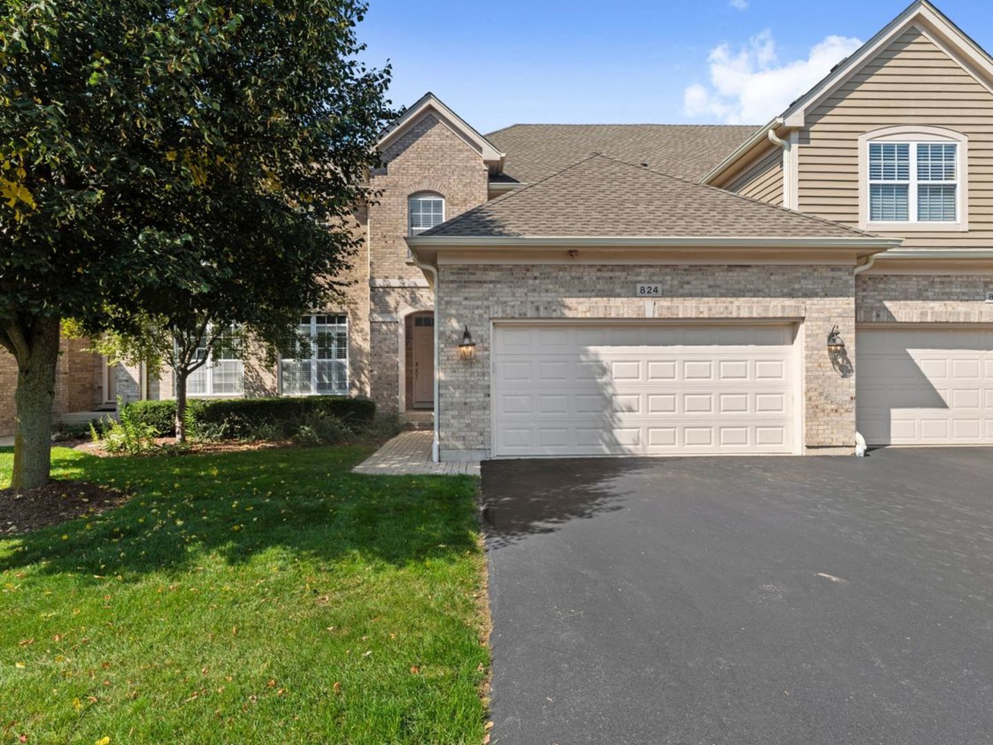 Inverness, Illinois, 60010, United States, 2 Bedrooms Bedrooms, ,3 BathroomsBathrooms,Residential,For Sale,1947275