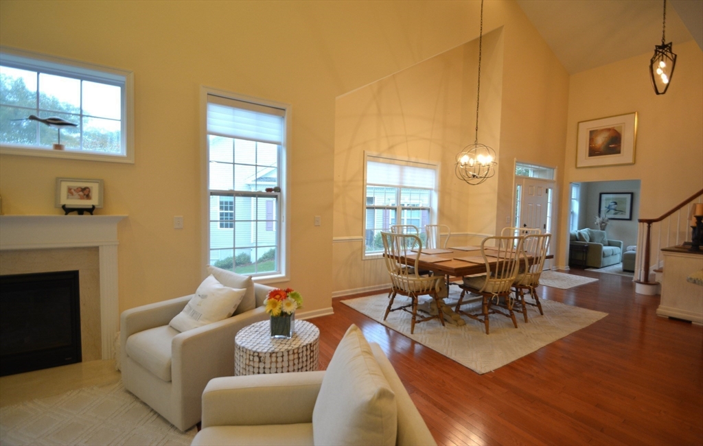 Methuen, Massachusetts, 01844, United States, 2 Bedrooms Bedrooms, ,3 BathroomsBathrooms,Residential,For Sale,1999139