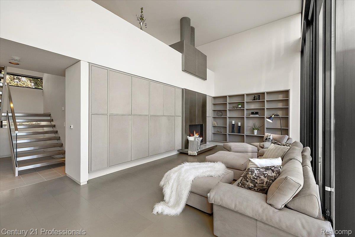 BloomfieldHills, Michigan, 48301, United States, 4 Bedrooms Bedrooms, ,5 BathroomsBathrooms,Residential,For Sale,1996516