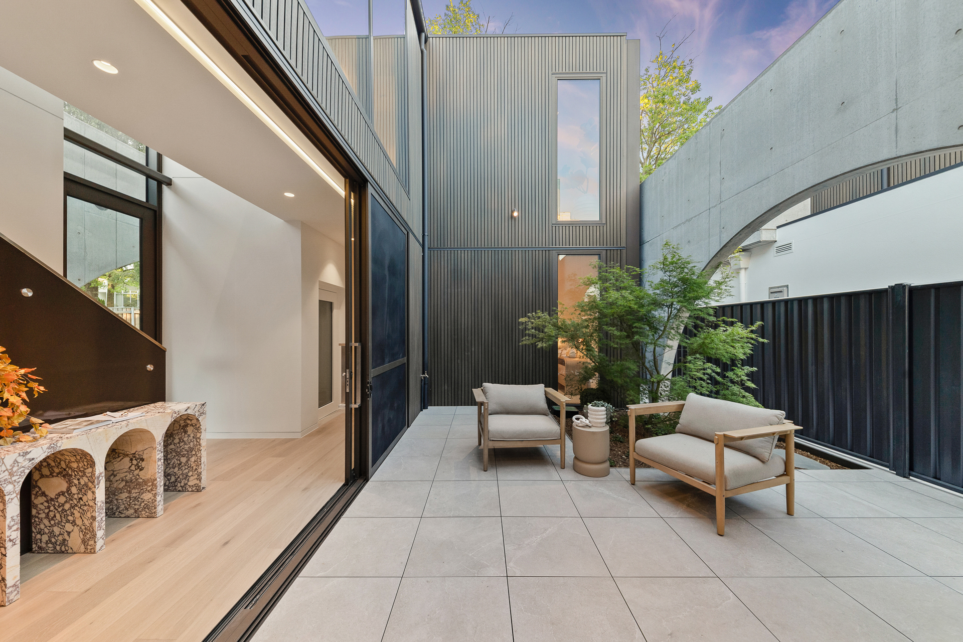  Lifestyle at the forefront in this sleek architectural residence - 物件實景