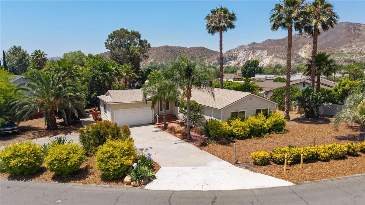 Jurupa Valley, California, 92509, United States, 4 Bedrooms Bedrooms, ,2 BathroomsBathrooms,Residential,For Sale,1927832