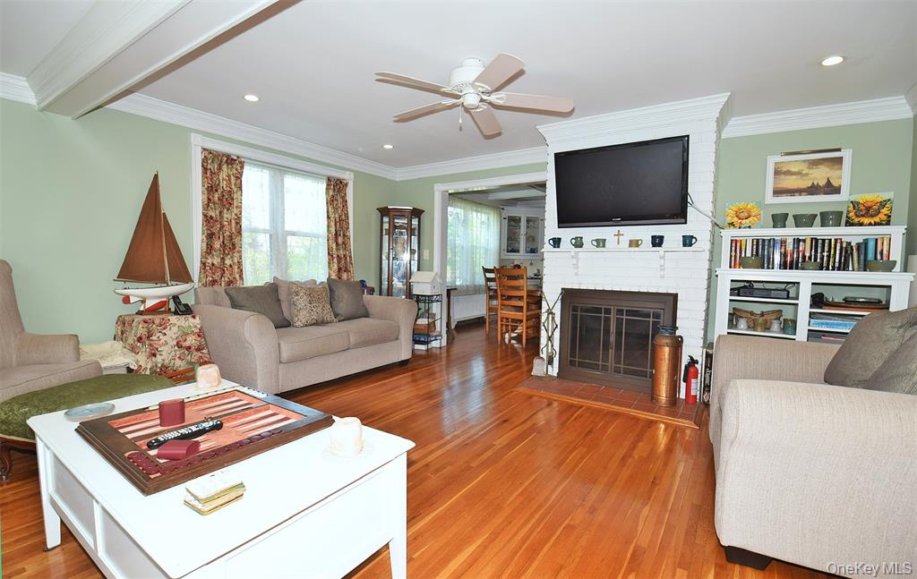 Lindenhurst, New York, 11757, United States, 5 Bedrooms Bedrooms, ,3 BathroomsBathrooms,Residential,For Sale,2049056
