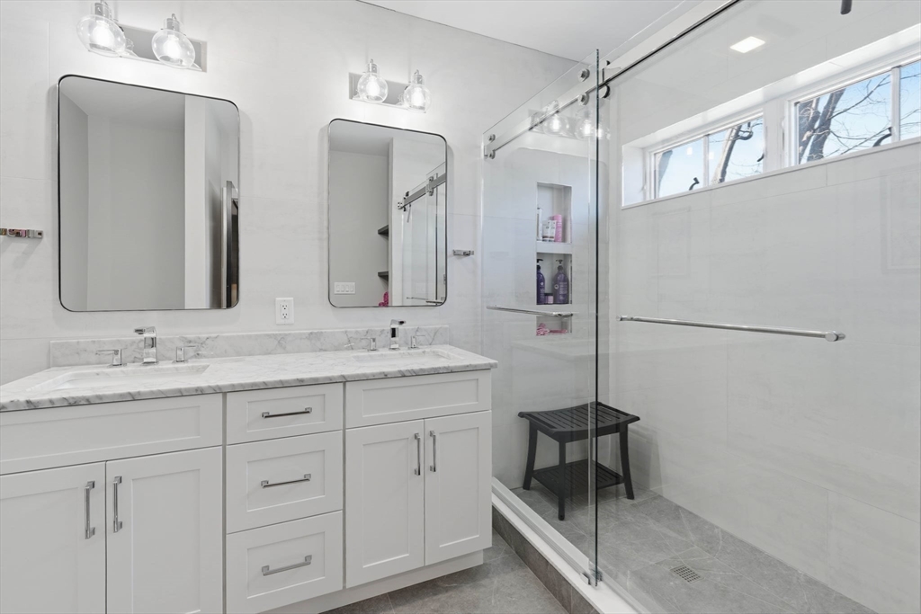 Wakefield, Massachusetts, 01880, United States, 2 Bedrooms Bedrooms, ,3 BathroomsBathrooms,Residential,For Sale,2036926