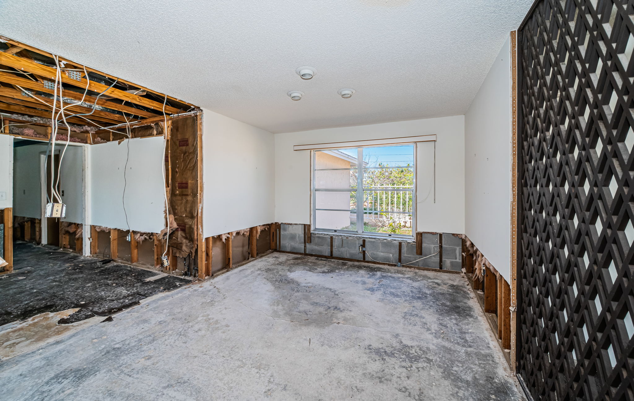 Treasure Island, Florida, 33706, United States, 3 Bedrooms Bedrooms, ,2 BathroomsBathrooms,Residential,For Sale,1976468