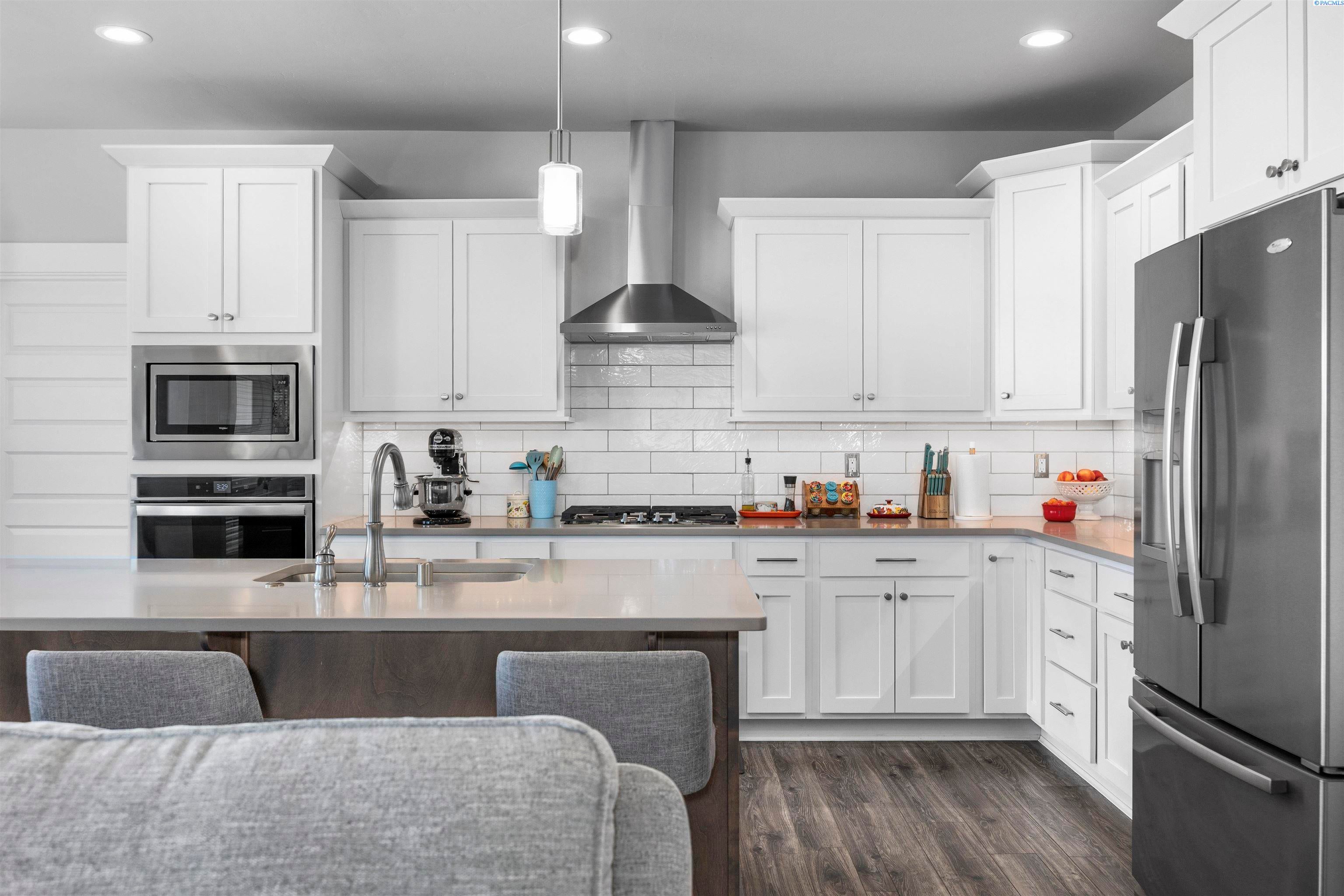 Kennewick, Washington, 99338, United States, 4 Bedrooms Bedrooms, ,3 BathroomsBathrooms,Residential,For Sale,1977201