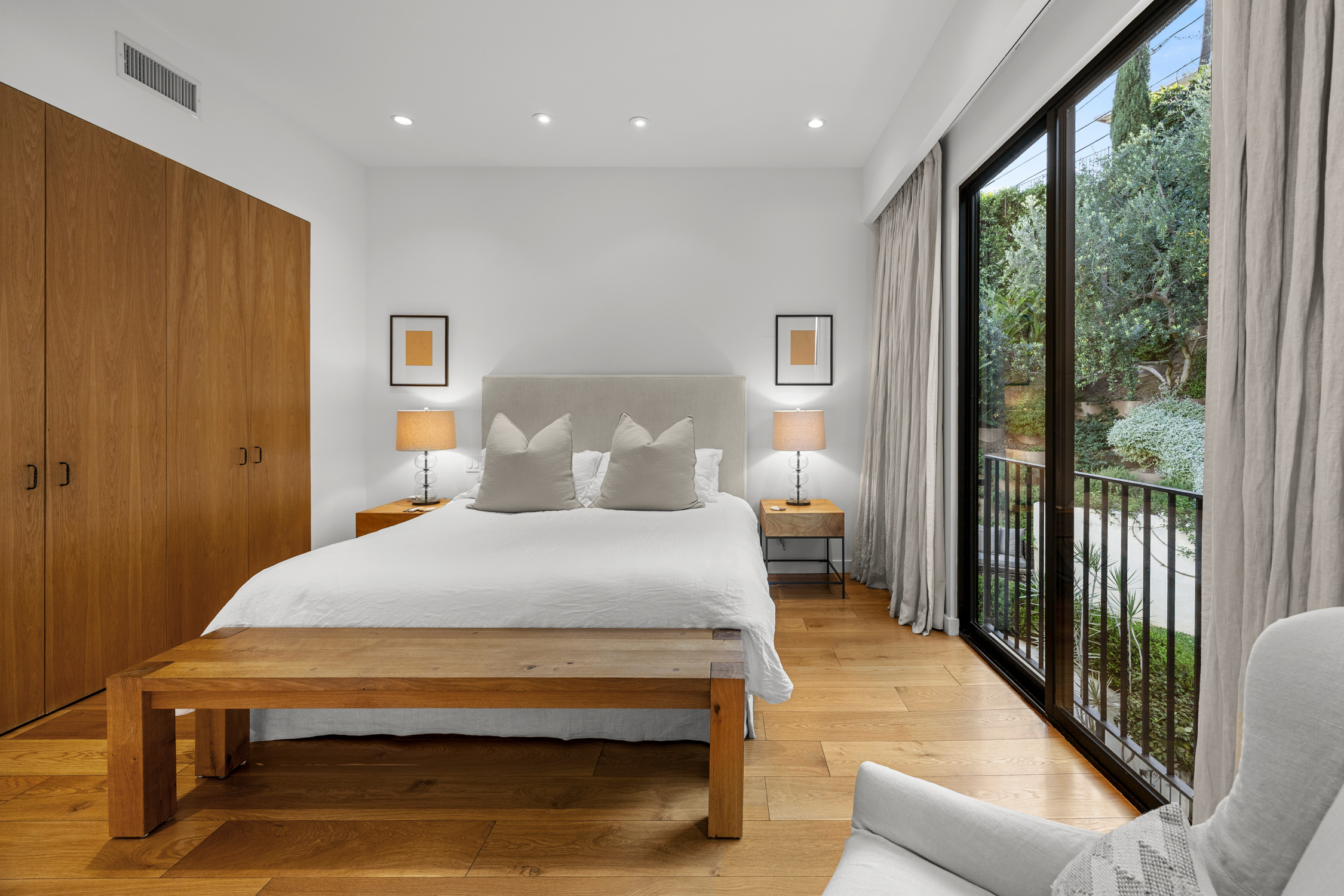  8241 Lincoln Terrace - 物件實景