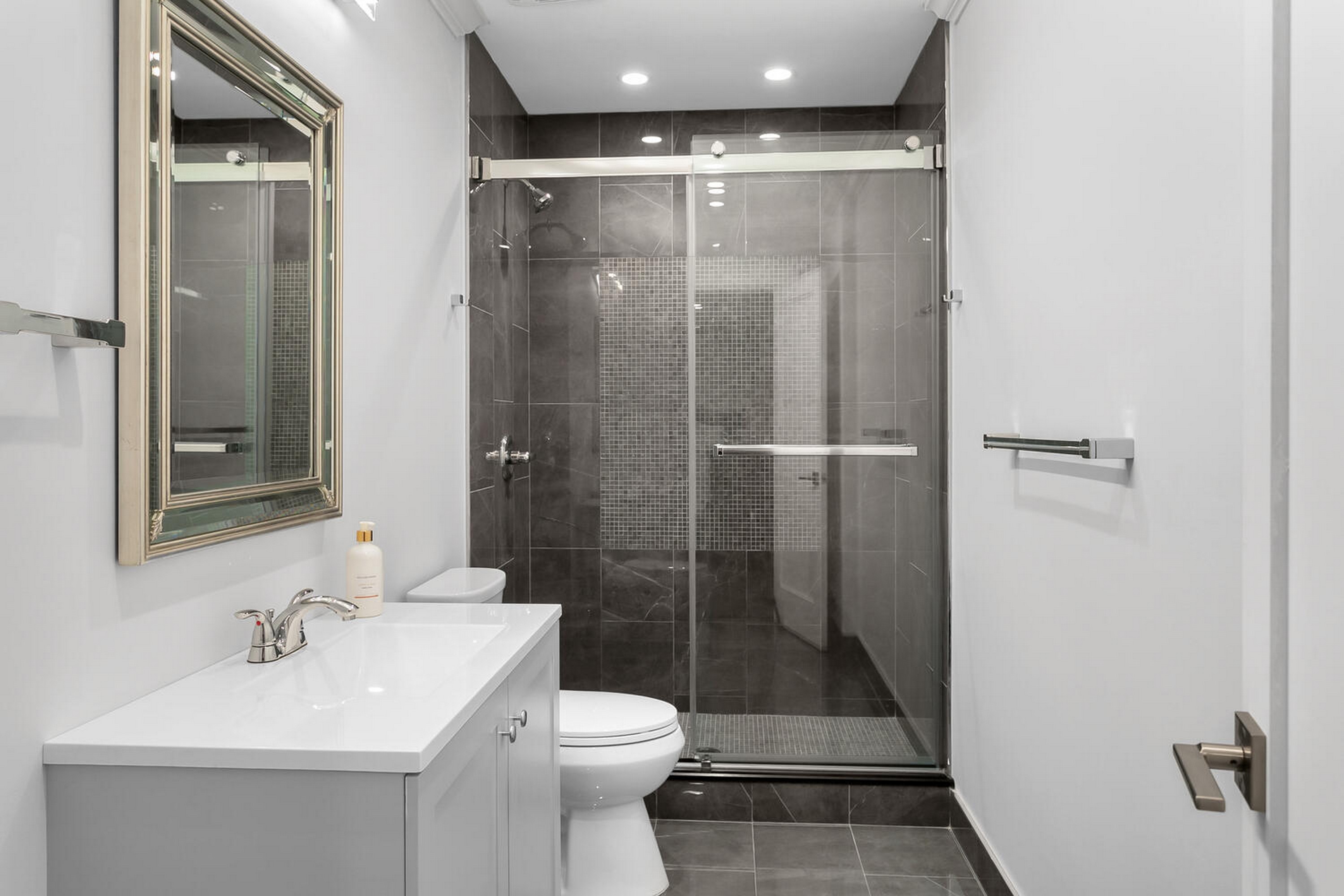  3 Bretwood Dr N - 物件實景