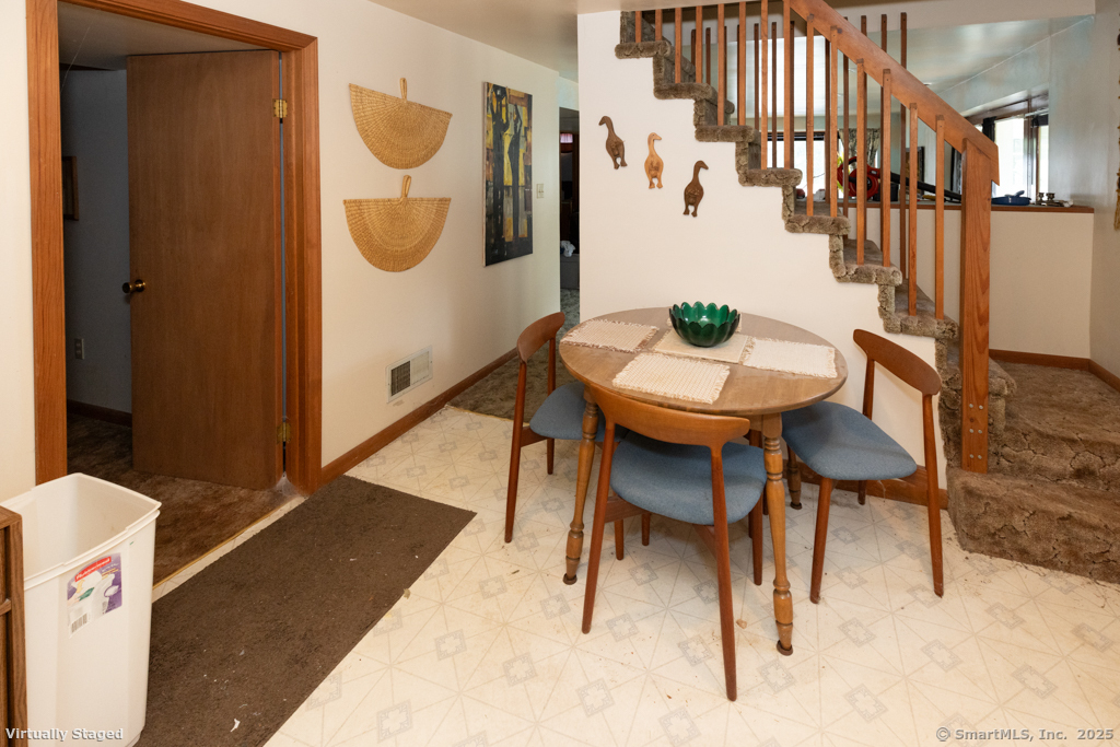 Montville, Connecticut, 06382, United States, 5 Bedrooms Bedrooms, ,3 BathroomsBathrooms,Residential,For Sale,1895951