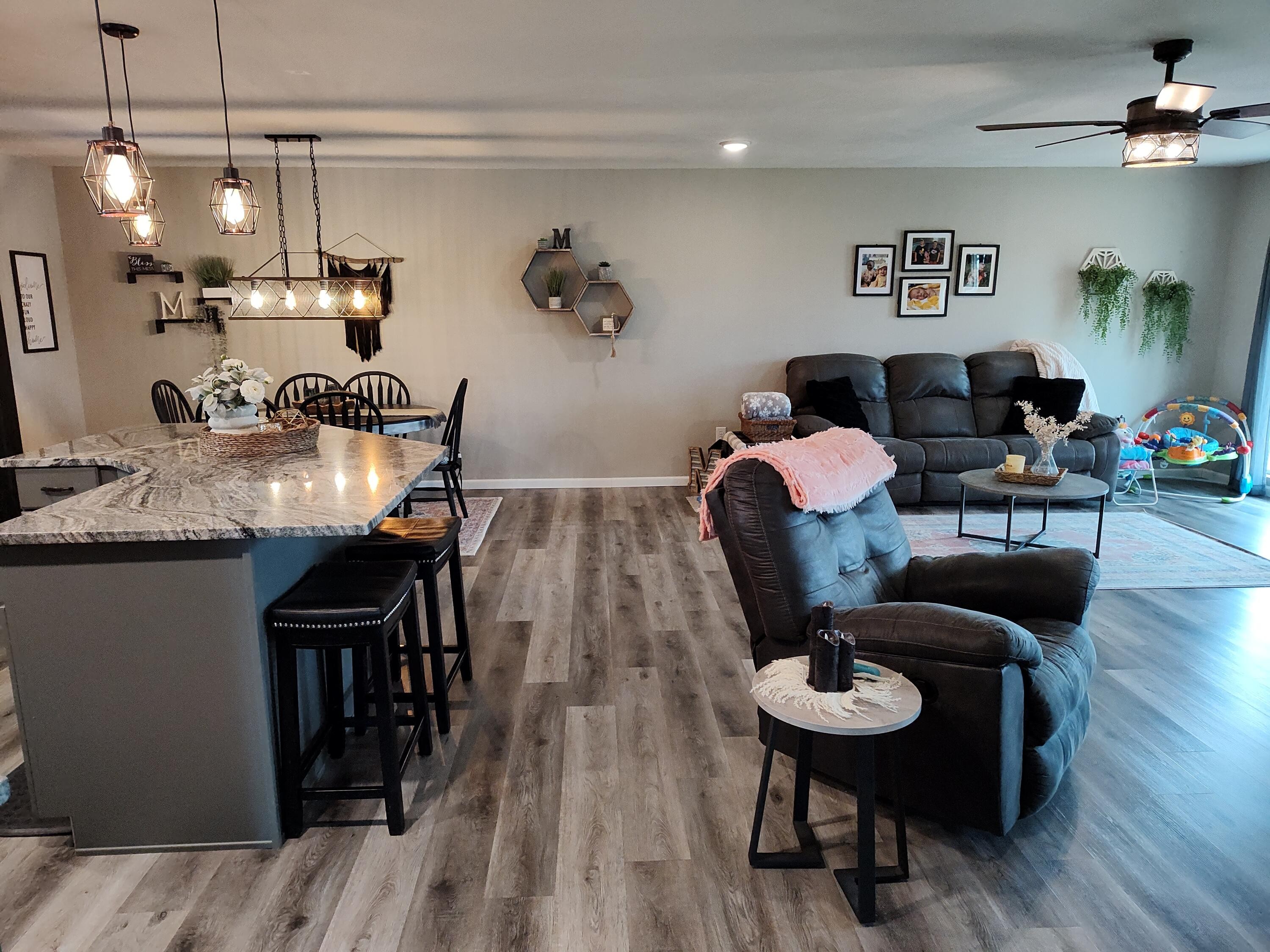 Bolivar, Missouri, 65613, United States, 2 Bedrooms Bedrooms, ,3 BathroomsBathrooms,Residential,For Sale,1975211