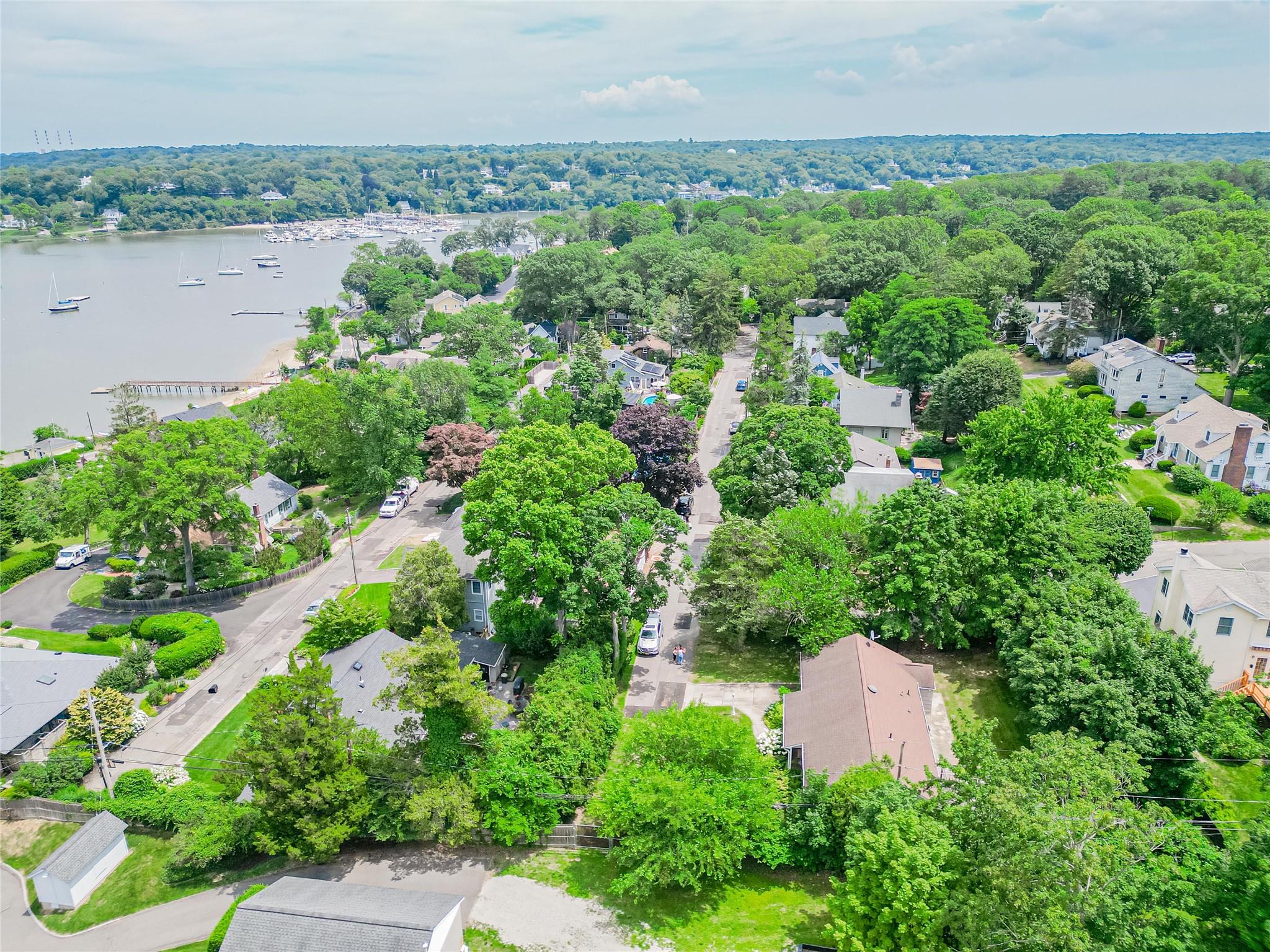 Huntington, New York, 11743, United States, 2 Bedrooms Bedrooms, ,2 BathroomsBathrooms,Residential,For Sale,1847345