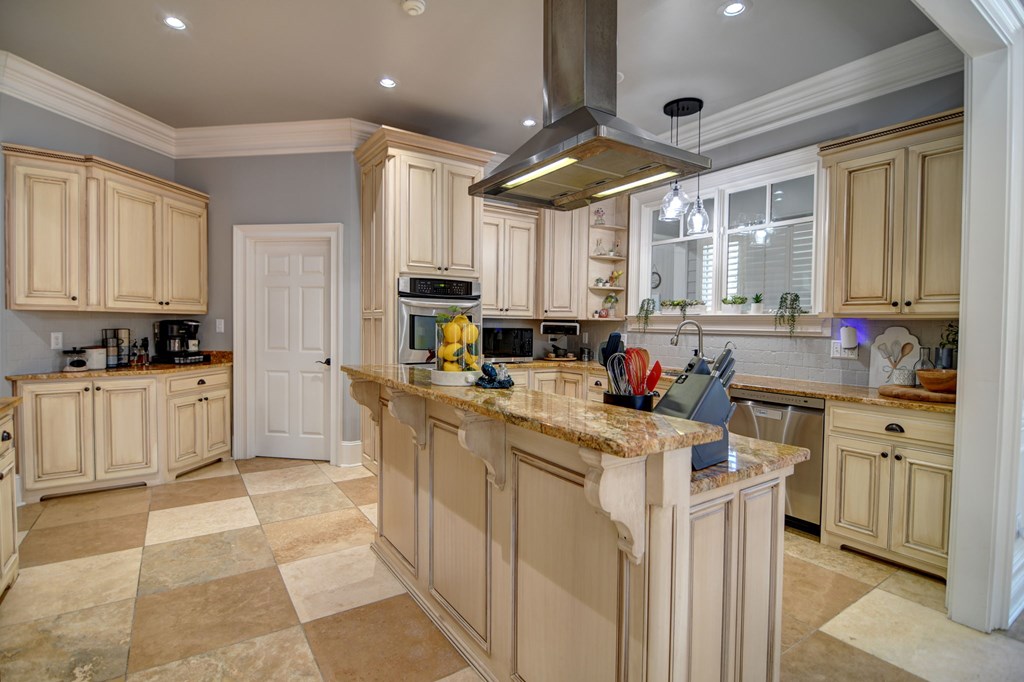 Valdosta, Georgia, 31601, United States, 4 Bedrooms Bedrooms, ,4 BathroomsBathrooms,Residential,For Sale,1995126