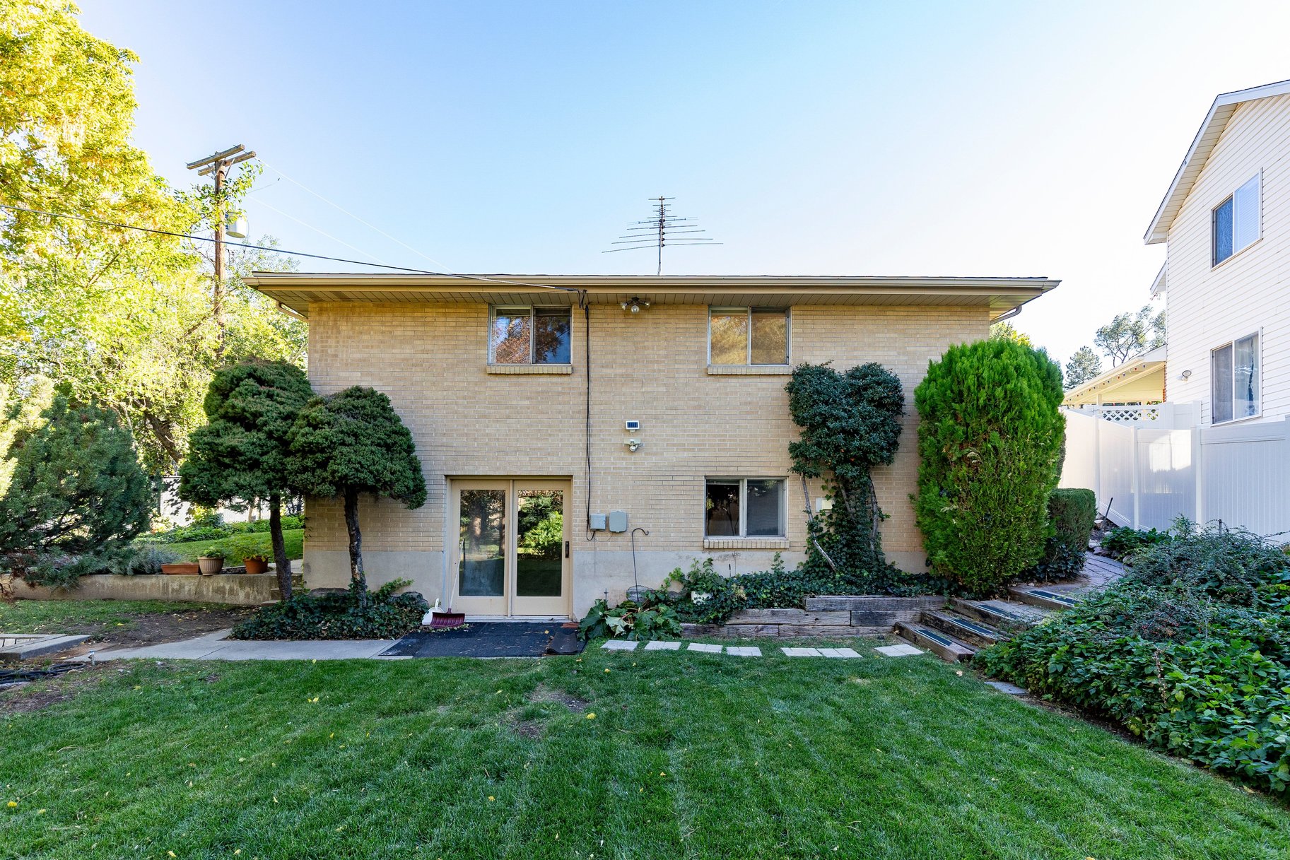  Solid Millcreek Home with Huge Workshop - 物件實景