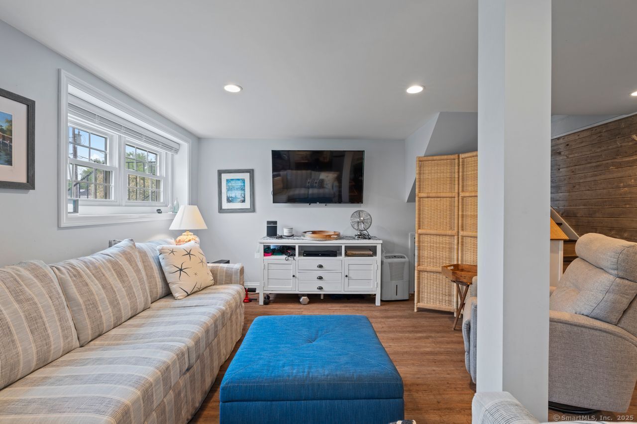 Guilford, Connecticut, 06437, United States, 3 Bedrooms Bedrooms, ,2 BathroomsBathrooms,Residential,For Sale,1906162