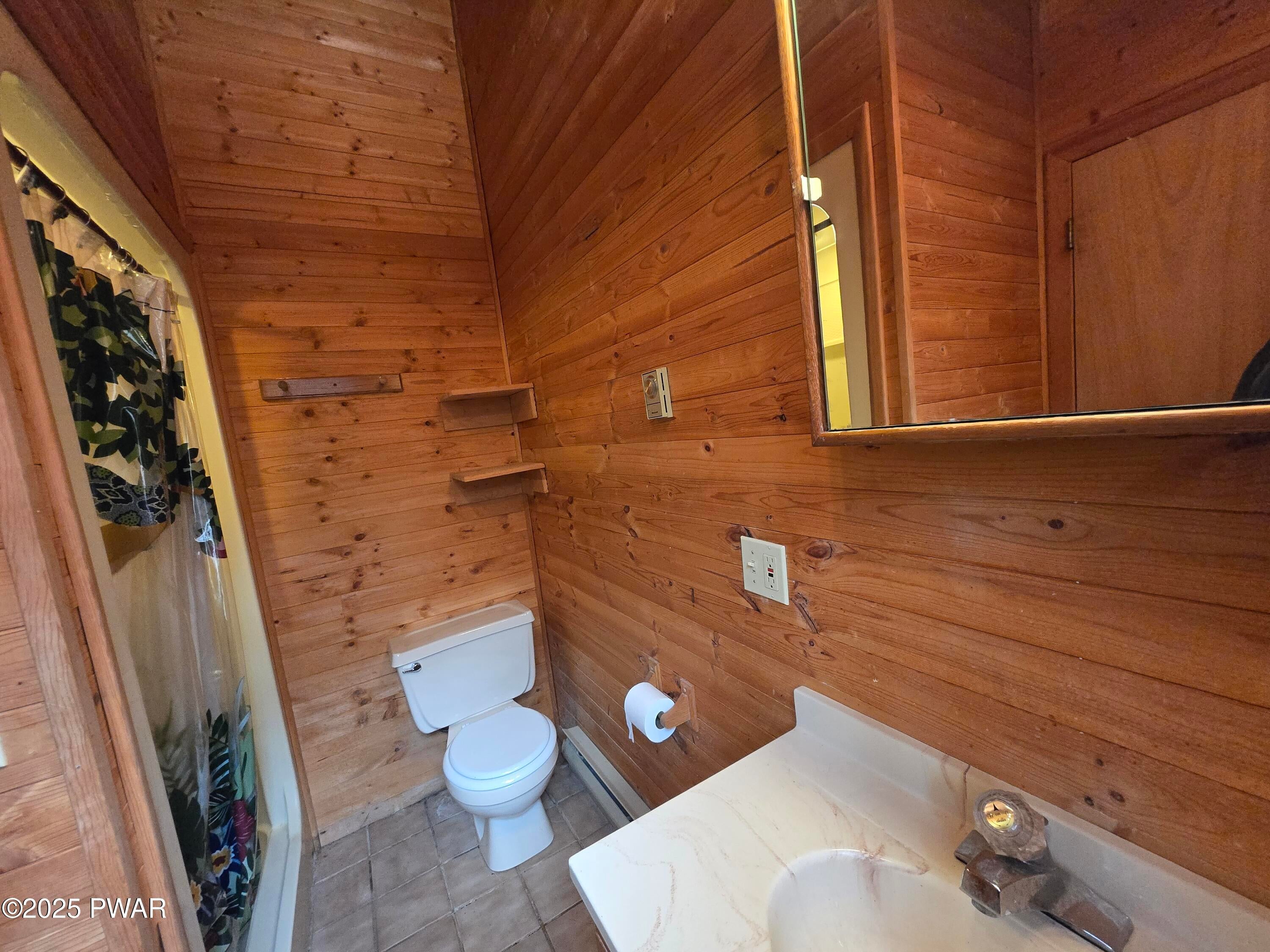 Lords Valley, Pennsylvania, 18428, United States, 5 Bedrooms Bedrooms, ,4 BathroomsBathrooms,Residential,For Sale,1977251