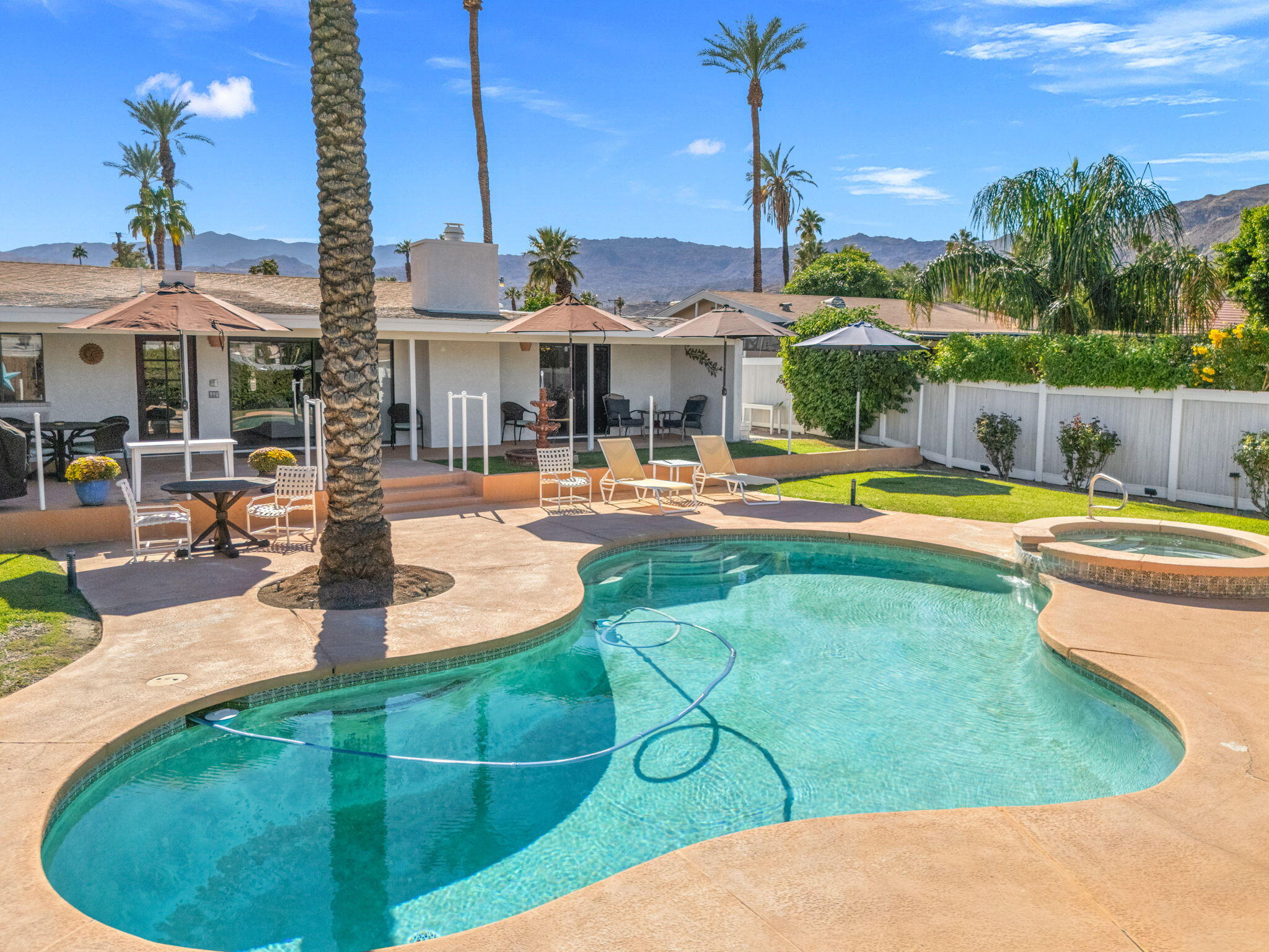 Palm Desert, California, 92260, United States, 3 Bedrooms Bedrooms, ,2 BathroomsBathrooms,Residential,For Sale,1989657