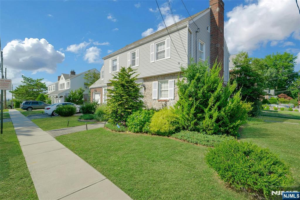 Ridgefield, New Jersey, 07657, United States, 4 Bedrooms Bedrooms, ,3 BathroomsBathrooms,Residential,For Sale,1991908