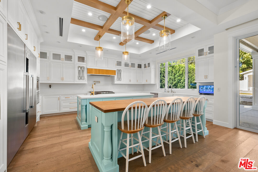 Valley Village, California, 91607, United States, 7 Bedrooms Bedrooms, ,8 BathroomsBathrooms,Residential,For Sale,1997303