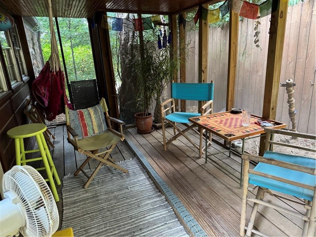 Fayetteville, Arkansas, 72701, United States, 2 Bedrooms Bedrooms, ,2 BathroomsBathrooms,Residential,For Sale,1980541