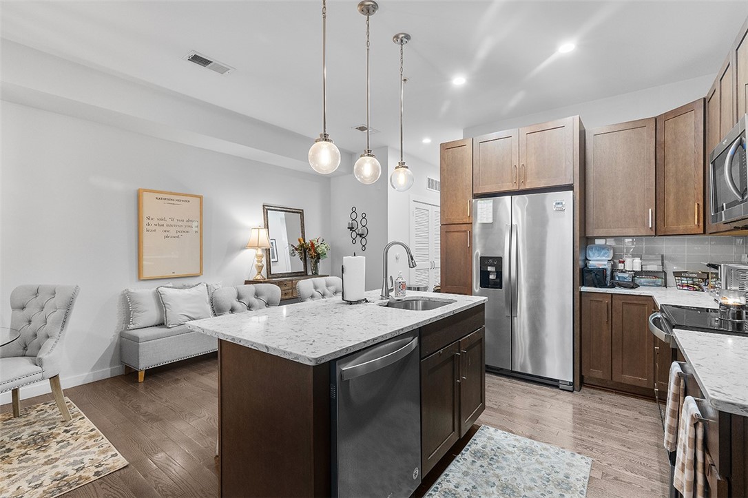 South Side, Pennsylvania, 15203, United States, 2 Bedrooms Bedrooms, ,3 BathroomsBathrooms,Residential,For Sale,1991307