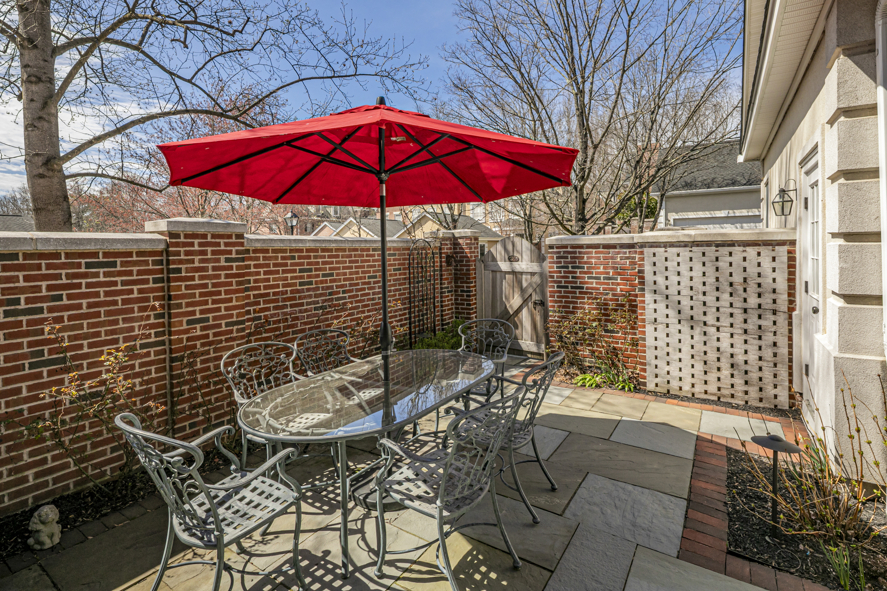  Exceptional Design and Thoughtful Updates in a Rare Governors Lane Offering - 物件實景