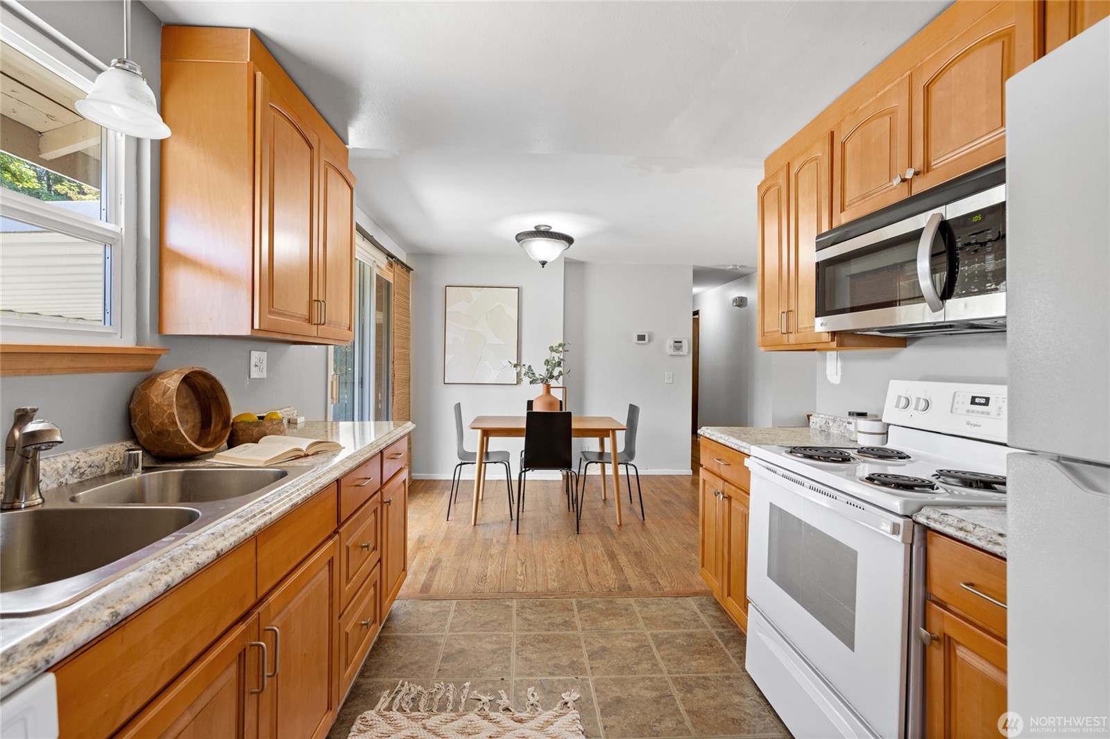 Seatac, Washington, 98188, United States, 3 Bedrooms Bedrooms, ,2 BathroomsBathrooms,Residential,For Sale,1905826