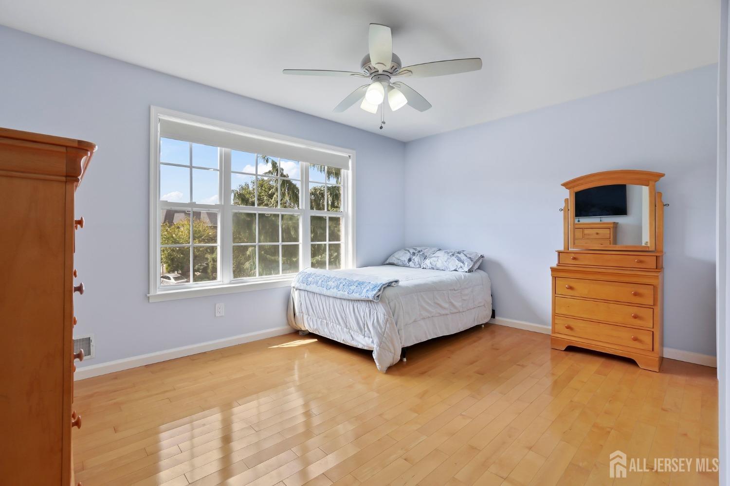 Marlboro, New Jersey, 07751, United States, 5 Bedrooms Bedrooms, ,3 BathroomsBathrooms,Residential,For Sale,1975938