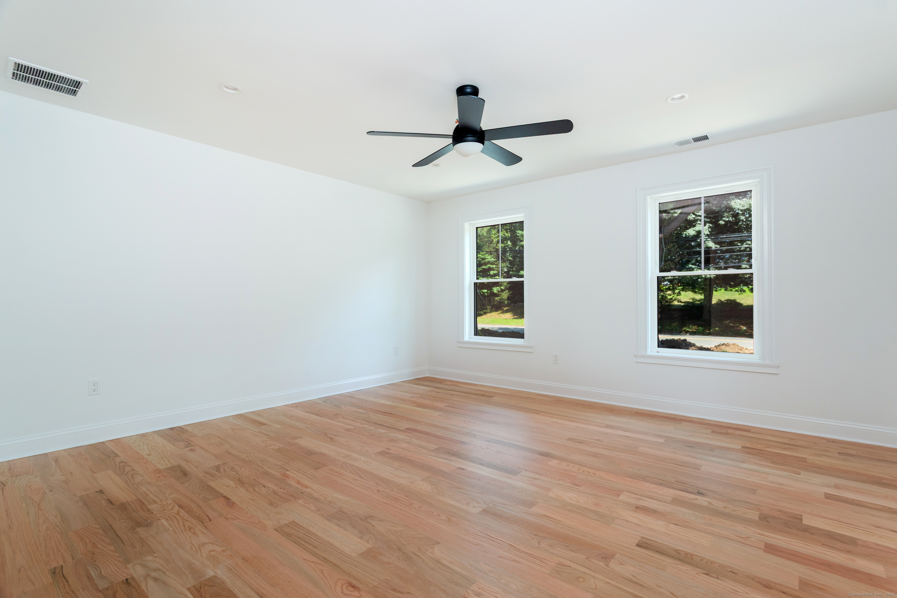 Stratford, Connecticut, 06614, United States, 4 Bedrooms Bedrooms, ,3 BathroomsBathrooms,Residential,For Sale,1906803