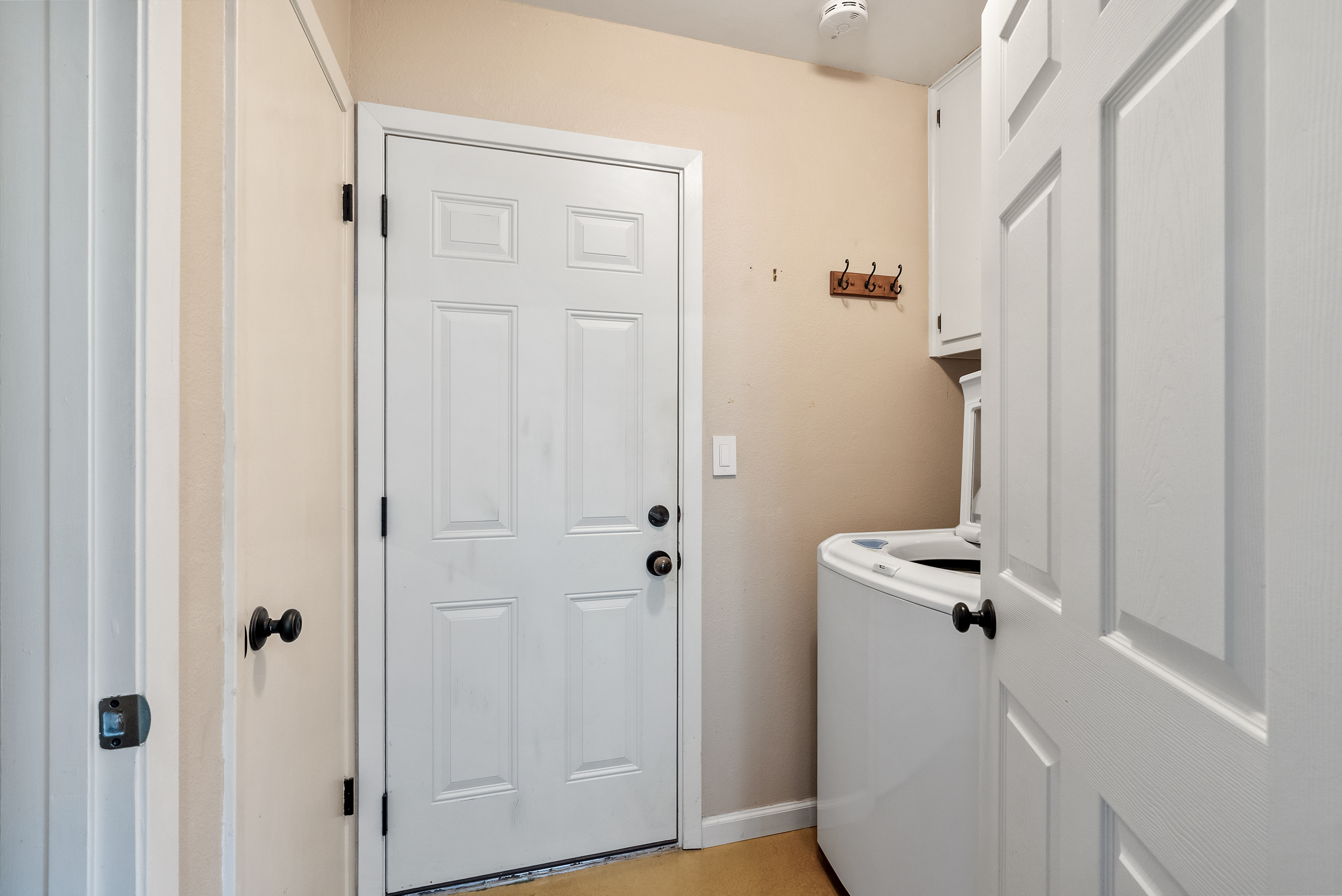  Thoughtfully Updated. Wonderfully Private. Move-In Ready - 物件實景
