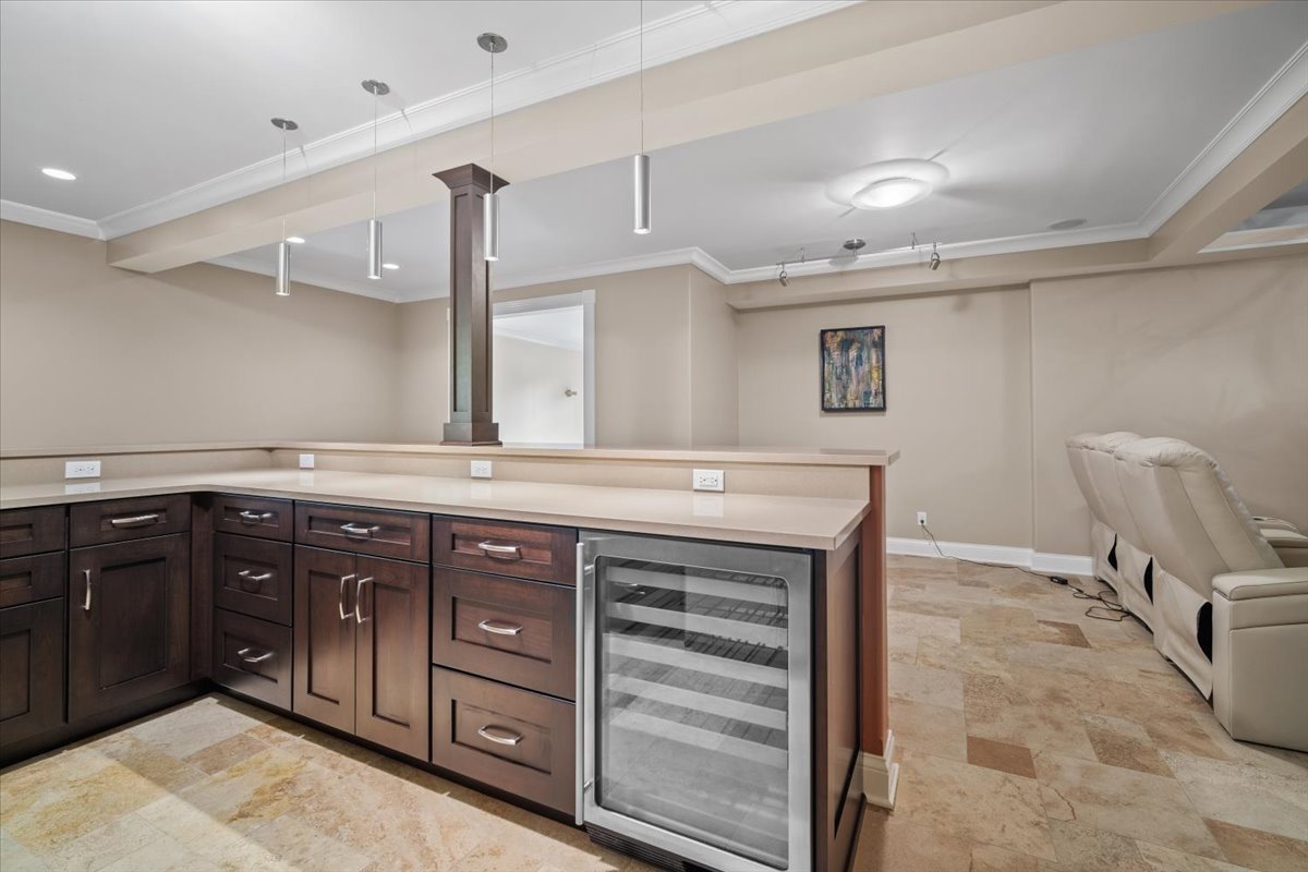 Bloomington, Illinois, 61704, United States, 4 Bedrooms Bedrooms, ,7 BathroomsBathrooms,Residential,For Sale,1941288