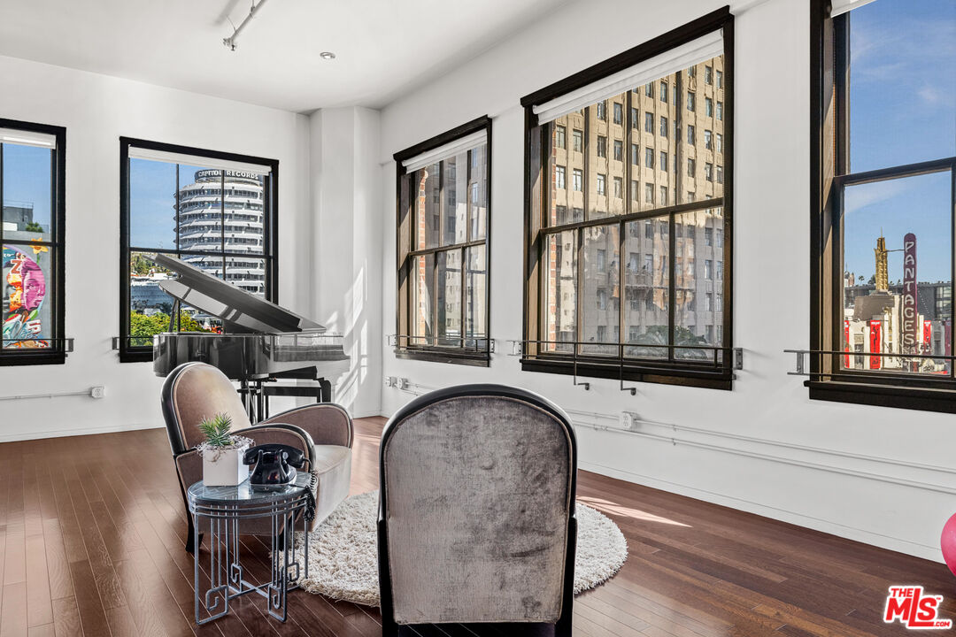 Los Angeles, California, 90028, United States, 2 Bedrooms Bedrooms, ,2 BathroomsBathrooms,Residential,For Sale,1827936