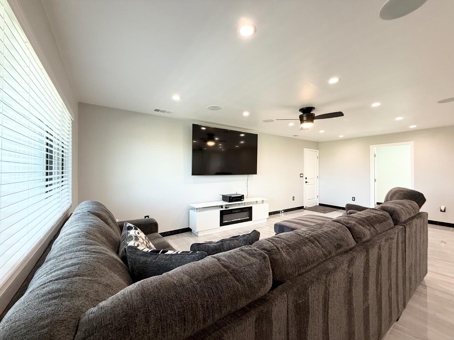 Chowchilla, California, 93610, United States, 3 Bedrooms Bedrooms, ,2 BathroomsBathrooms,Residential,For Sale,1993828