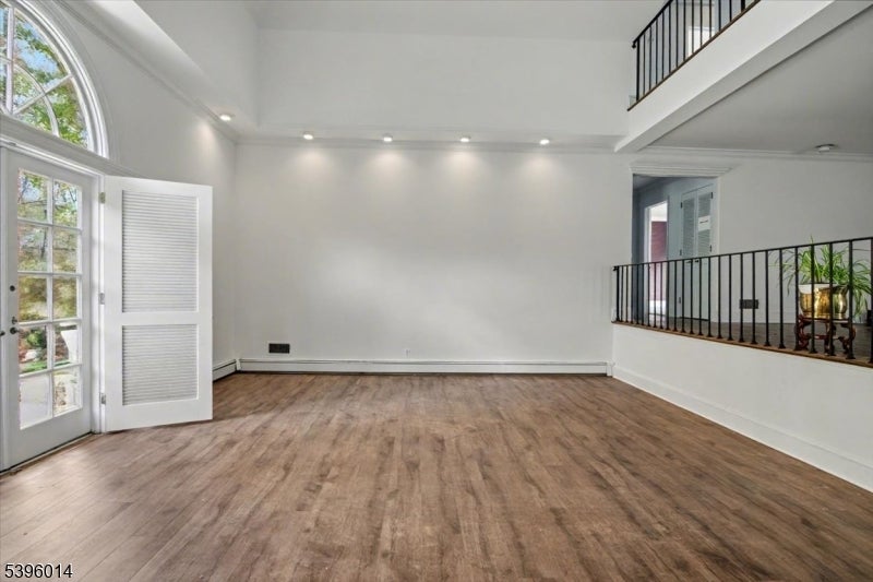 Clifton City, New Jersey, 07013, United States, 5 Bedrooms Bedrooms, ,4 BathroomsBathrooms,Residential,For Sale,1988596