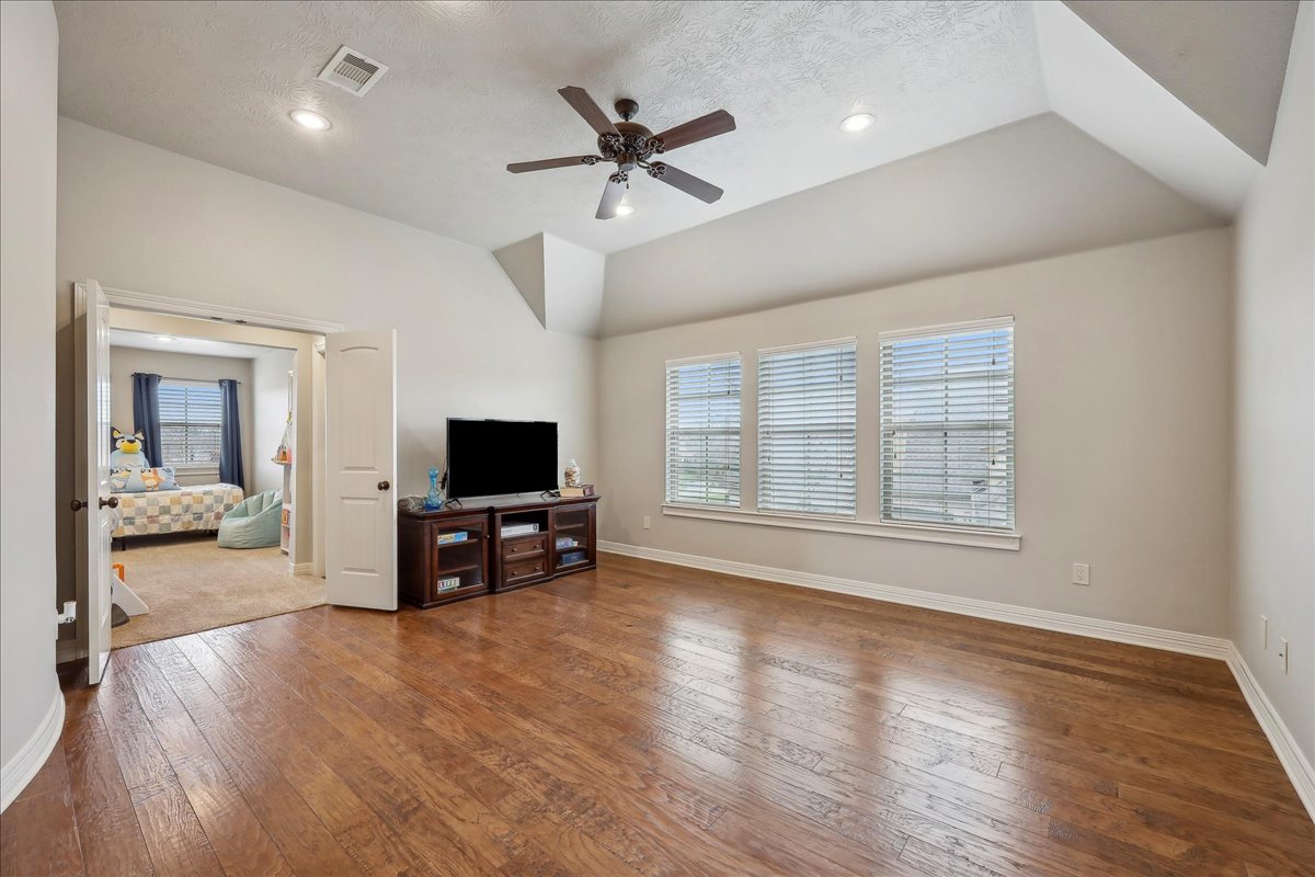 Lumberton, Texas, 77657, United States, 5 Bedrooms Bedrooms, ,4 BathroomsBathrooms,Residential,For Sale,1941970