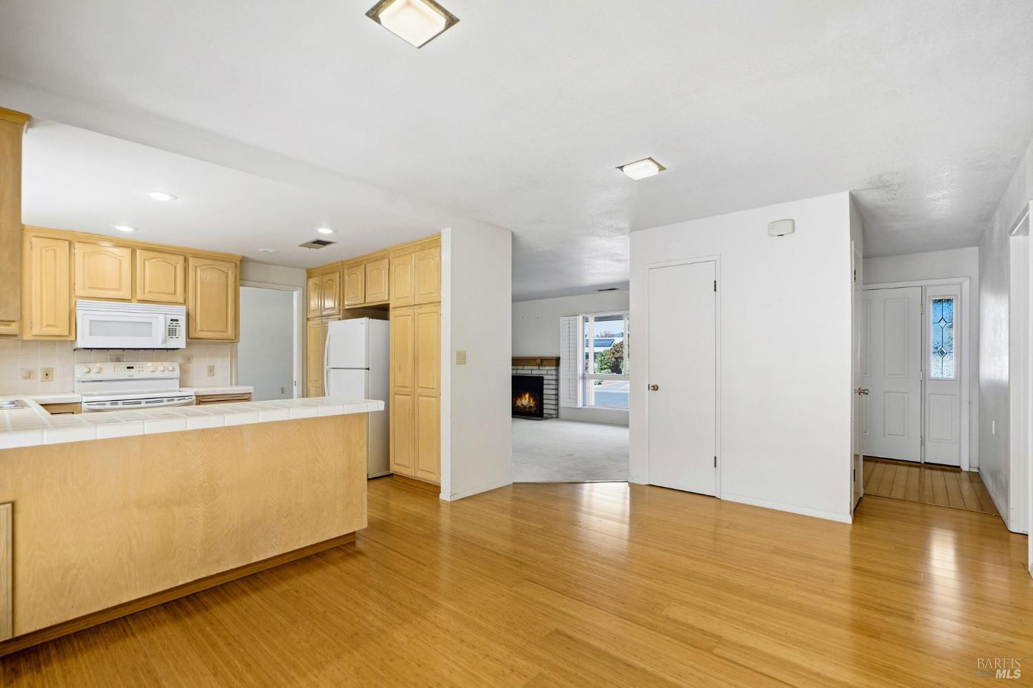 Santa Rosa, California, 95409, United States, 2 Bedrooms Bedrooms, ,2 BathroomsBathrooms,Residential,For Sale,1963096