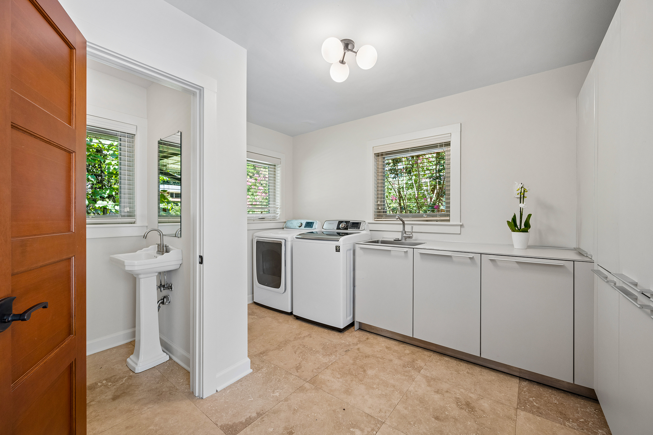  Thoughtfully Renovated Mid-Century Modern in Morningside - 物件實景
