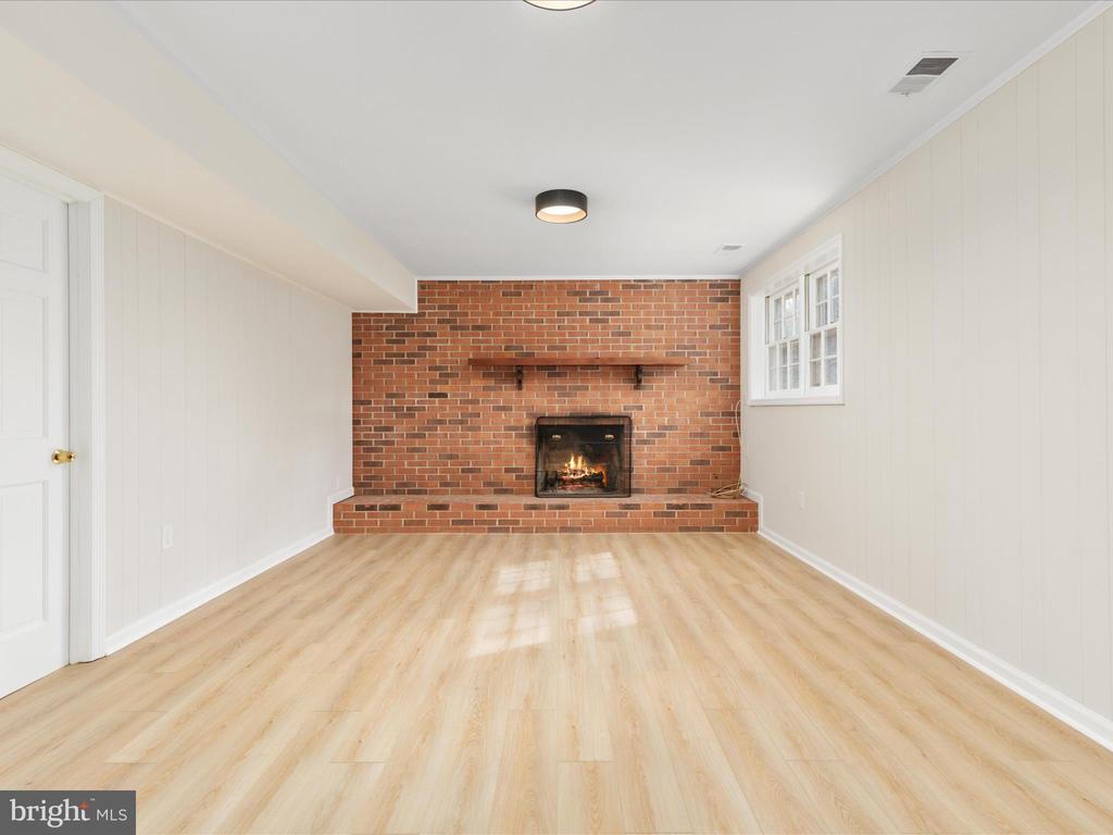 Leesburg, Virginia, 20176, United States, 6 Bedrooms Bedrooms, ,3 BathroomsBathrooms,Residential,For Sale,1979496