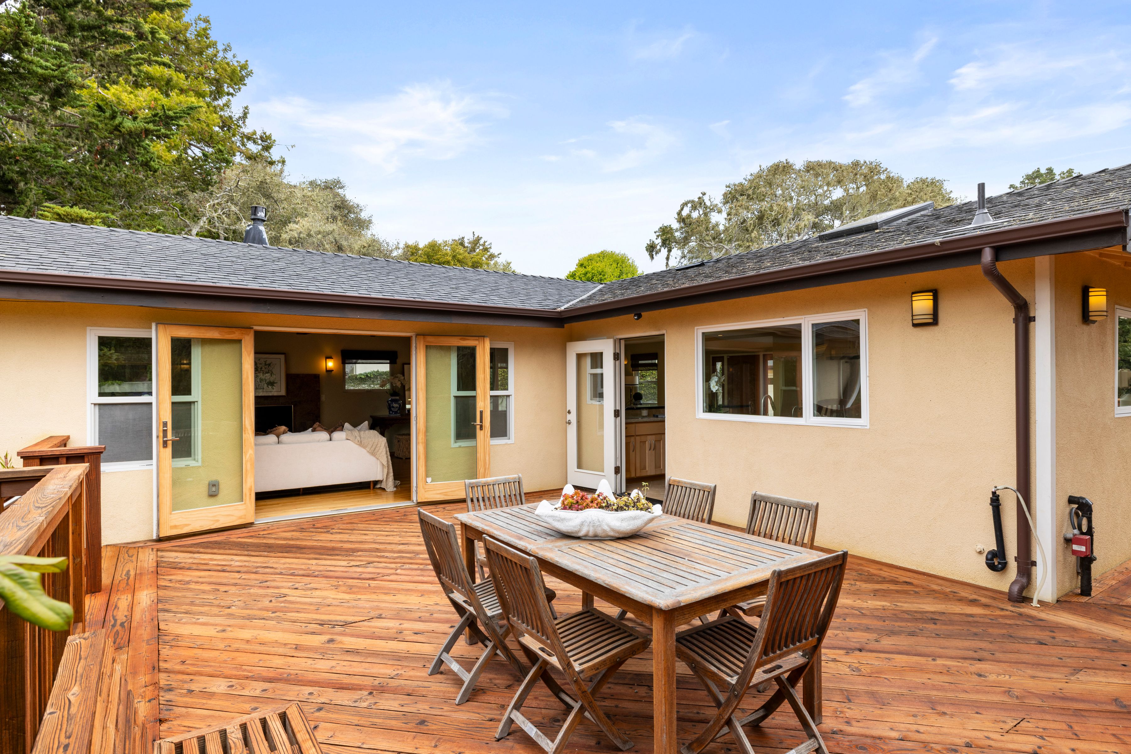  3113 Sloat Road - 物件實景