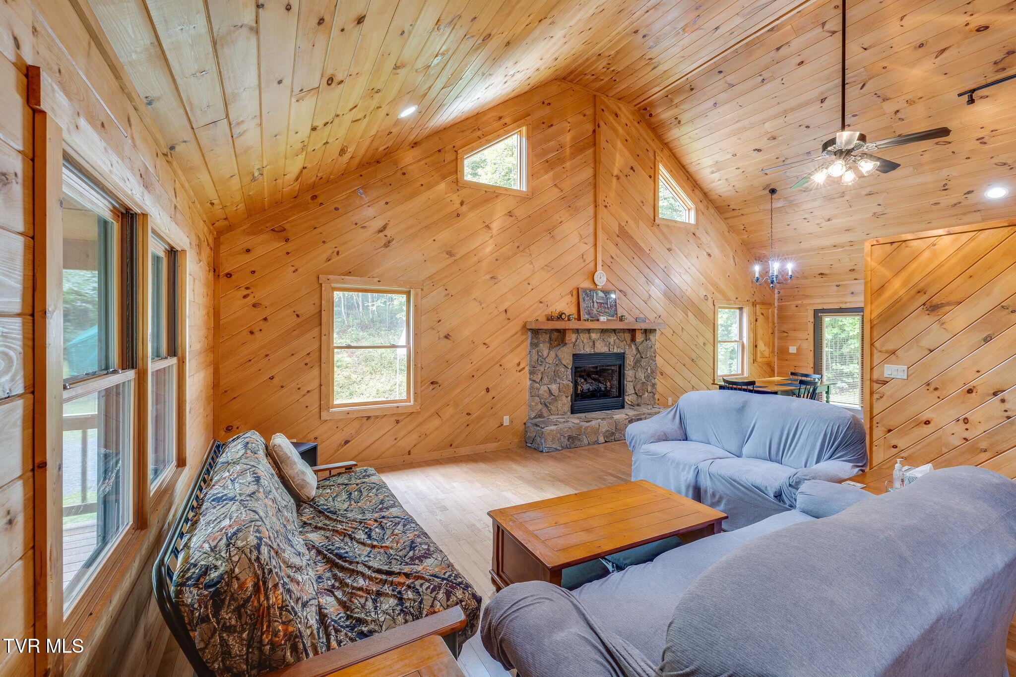 Butler, Tennessee, 37640, United States, 2 Bedrooms Bedrooms, ,3 BathroomsBathrooms,Residential,For Sale,1914007