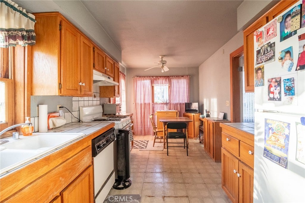 Redlands, California, 92373, United States, 4 Bedrooms Bedrooms, ,2 BathroomsBathrooms,Residential,For Sale,1989912