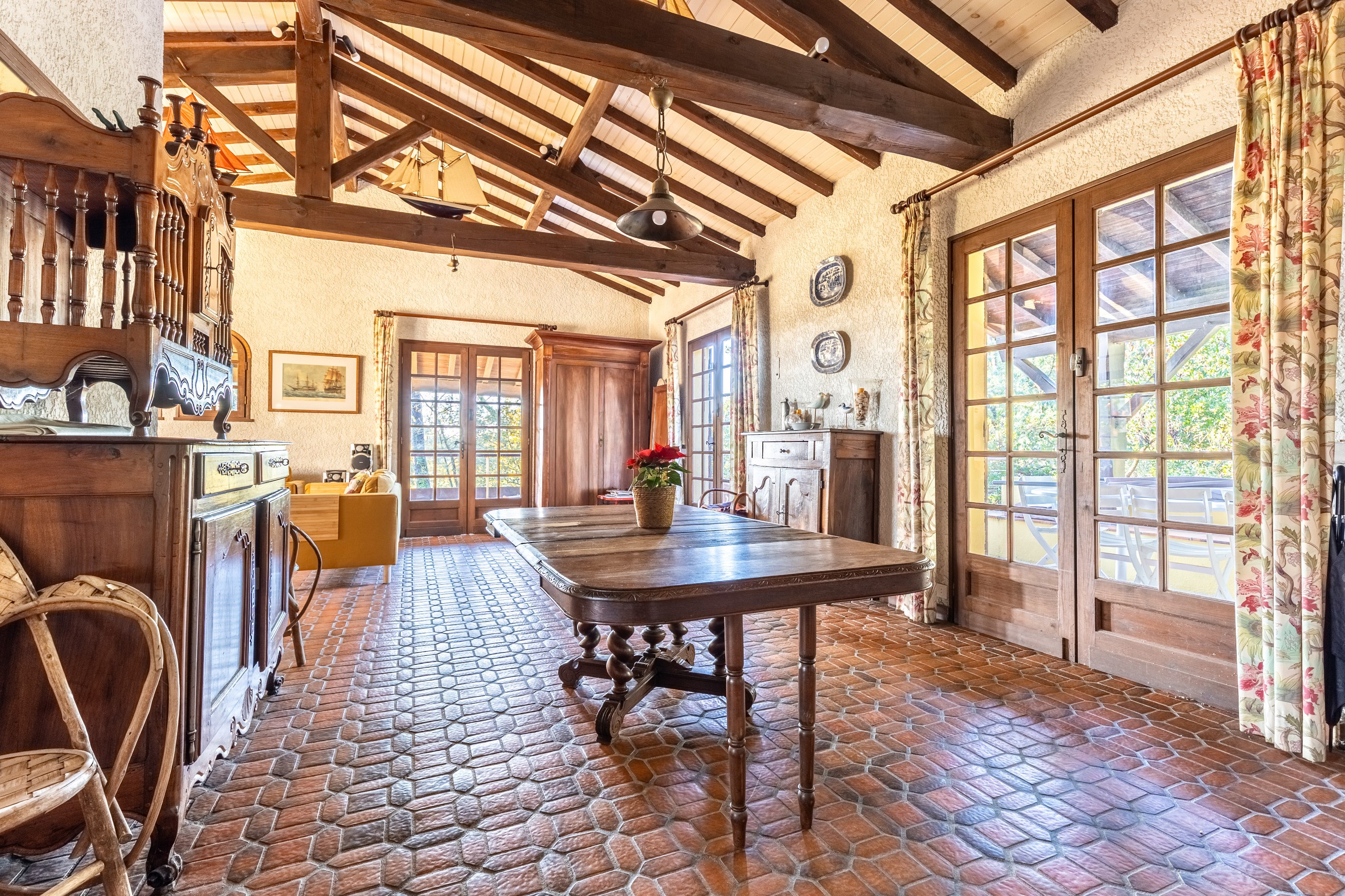  FAMILY VILLA IN A QUIET LOCATION NEAR THE MARKET OF PIRAILLAN - 物件實景