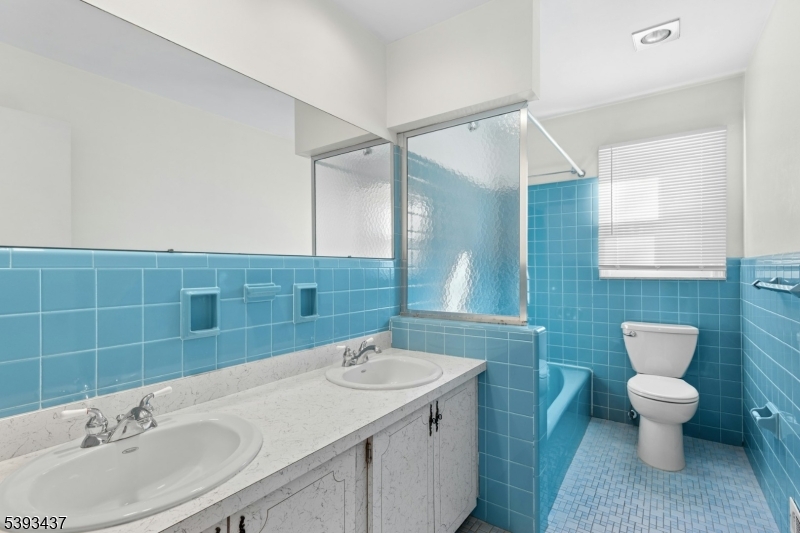 Berkeley Heights Twp., New Jersey, 07922, United States, 4 Bedrooms Bedrooms, ,2 BathroomsBathrooms,Residential,For Sale,2003400