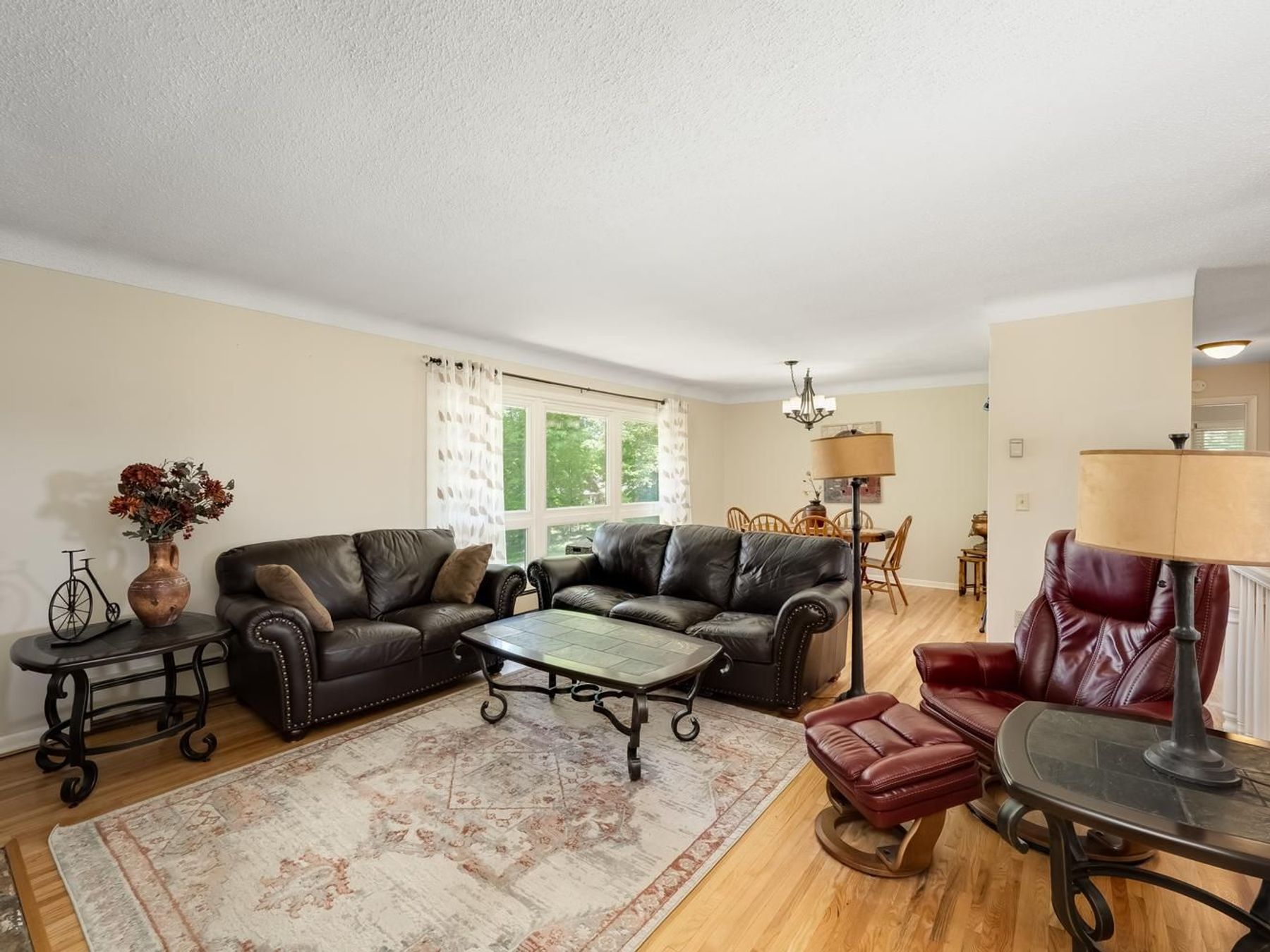  Beautifully Maintained Living with Maple Lake Views - 物件實景