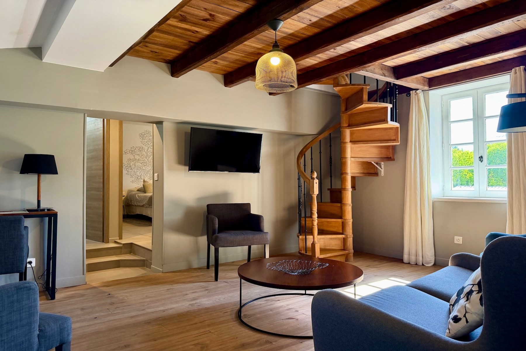  Character farmhouse near Uzès with swimming pool, landscaped garden and beautif… - 物件實景