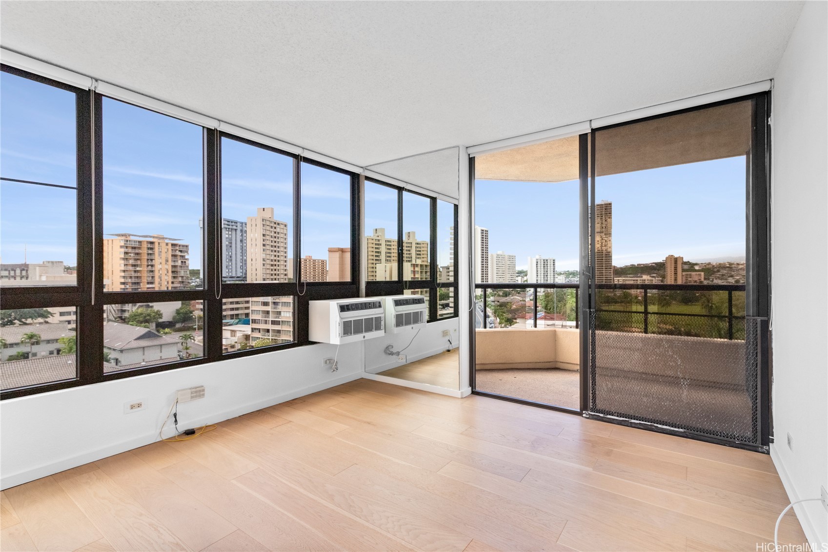 Honolulu, Hawaii, 96818, United States, 2 Bedrooms Bedrooms, ,2 BathroomsBathrooms,Residential,For Sale,1714219