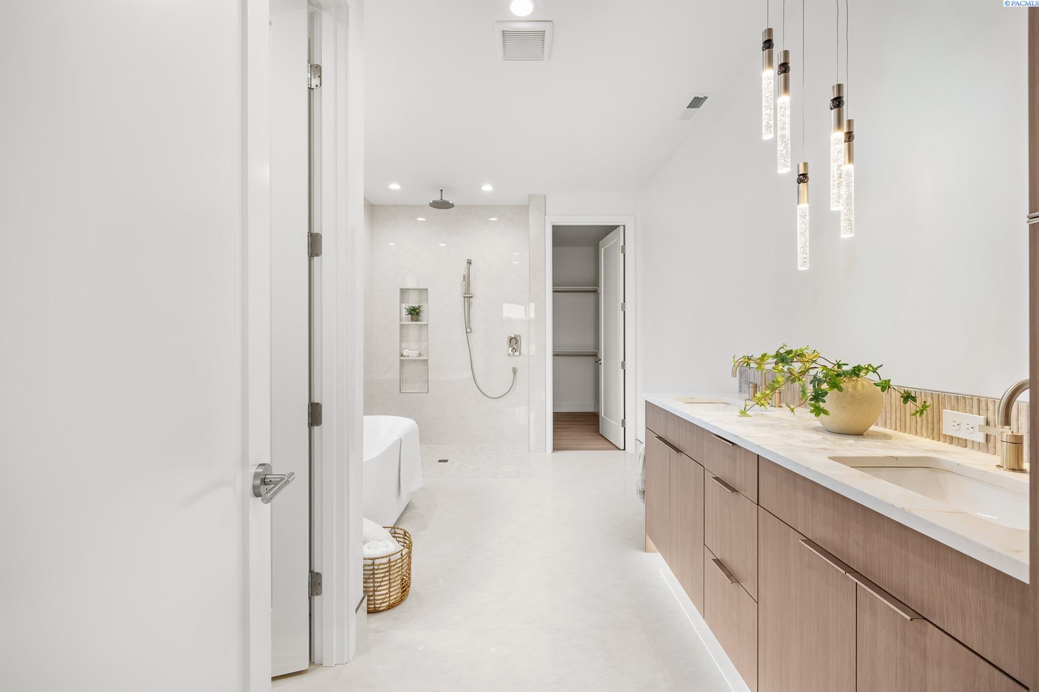 Richland, Washington, 99352, United States, 4 Bedrooms Bedrooms, ,2 BathroomsBathrooms,Residential,For Sale,2000118