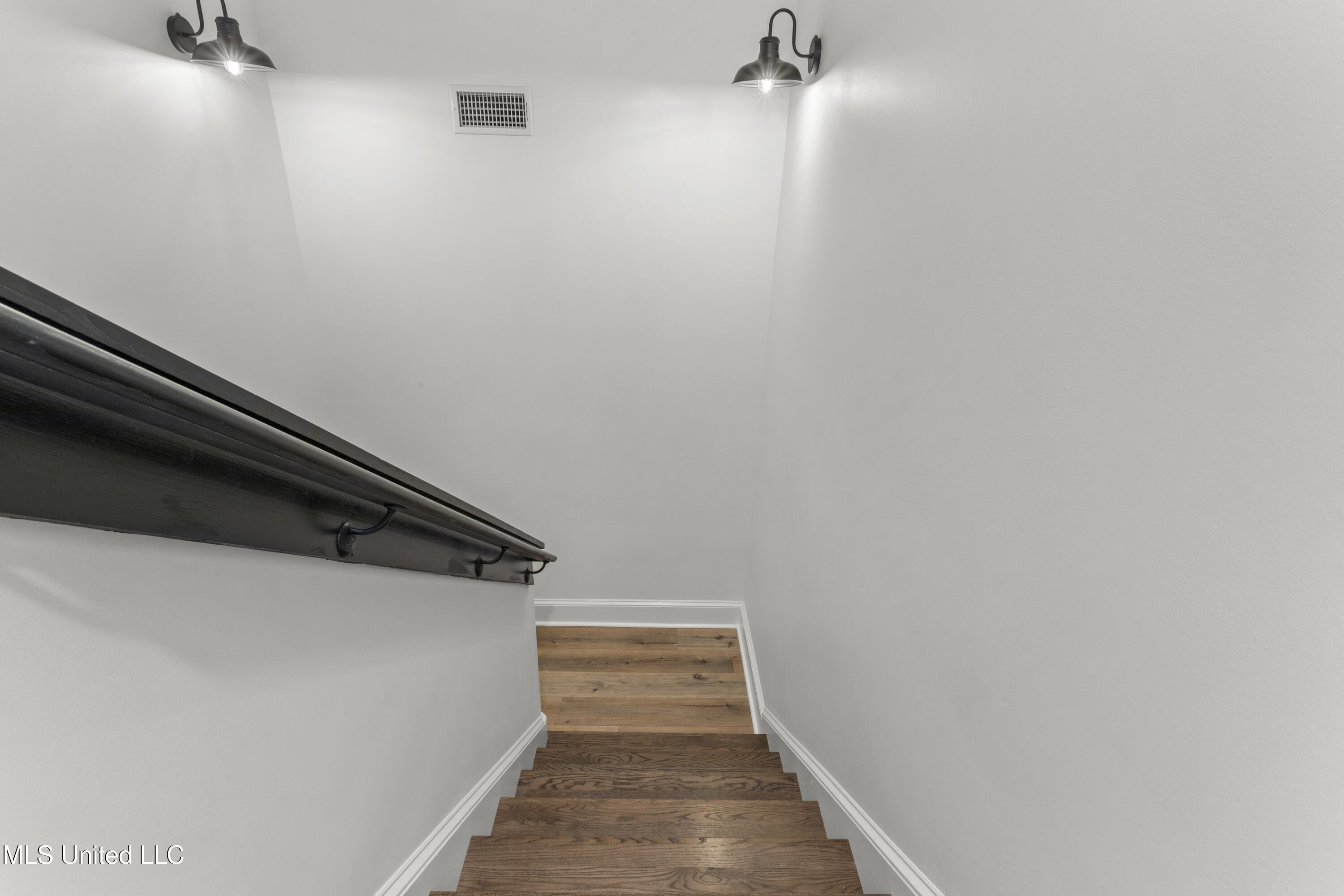 Gulfport, Mississippi, 39503, United States, 5 Bedrooms Bedrooms, ,5 BathroomsBathrooms,Residential,For Sale,1974357