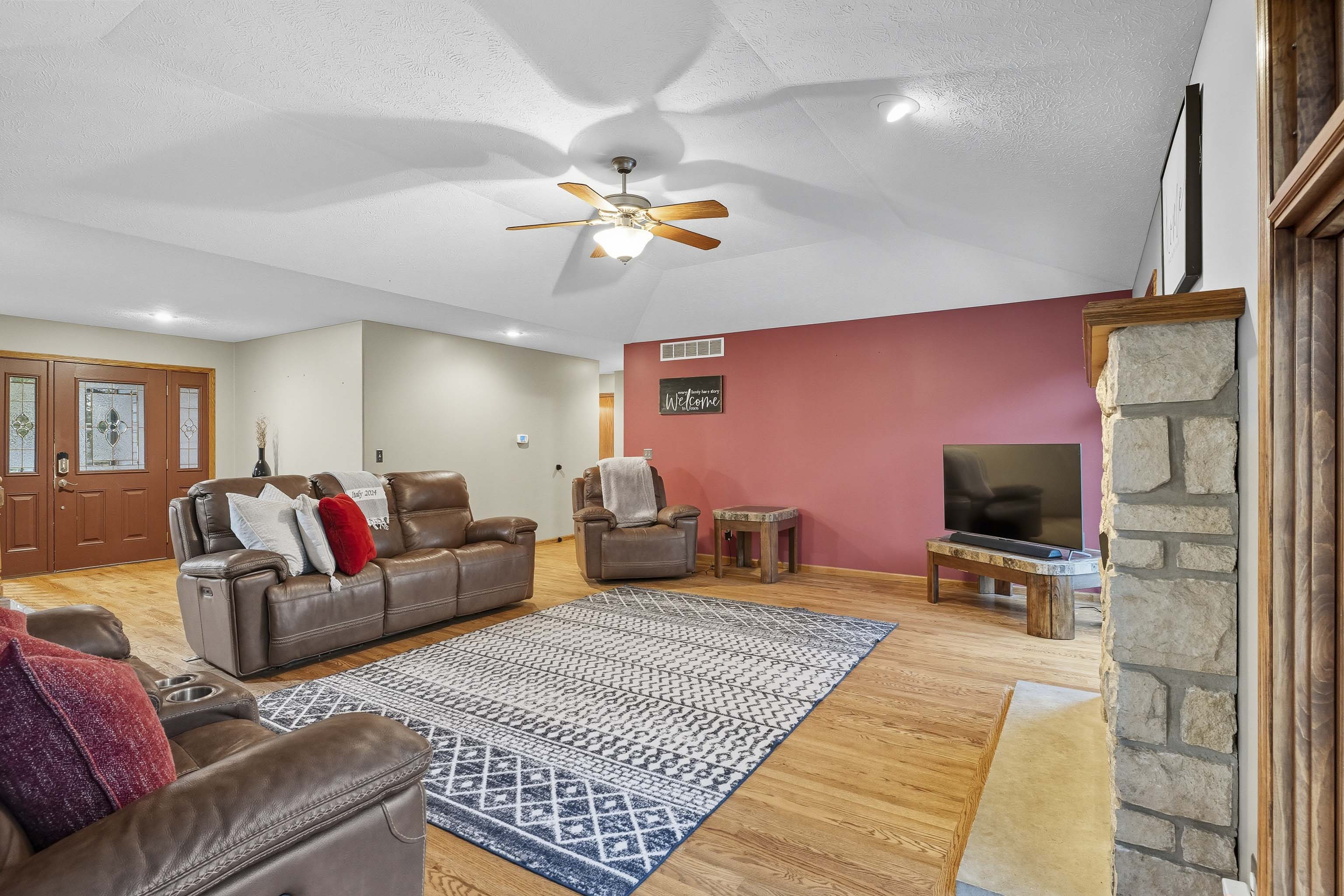 Manhattan, Kansas, 66502, United States, 5 Bedrooms Bedrooms, ,3 BathroomsBathrooms,Residential,For Sale,1960988